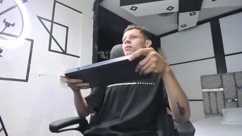 MathewSanz  online show from 04-04-26, 12:24