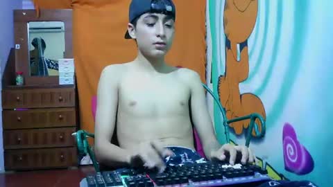 Snapshot of mathieuagt chatting on 08-04-26, 11:18 online show from 08-04-26, 11:18