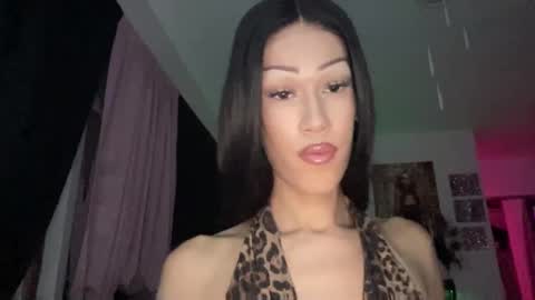 MOLLY MILLS online show from 11-08-25, 03:50