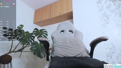 Snapshot of matteo_777 chatting on 02-22-25, 12:05 Mateo online show from 02-22-25, 12:05
