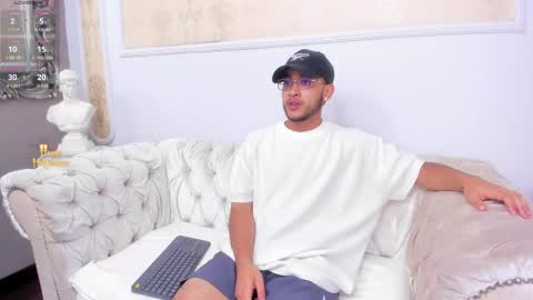 Snapshot of matteoricci_ chatting on 11-01-25, 08:11 MatteoRicci online show from 11-01-25, 08:11