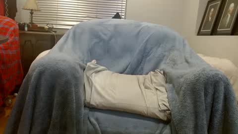 Snapshot of matterson23 chatting on 09-12-25, 02:44 matterson23 online show from 09-12-25, 02:44