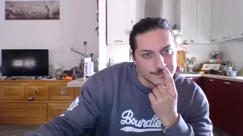 matteushh87 online show from 02-12-25, 09:42