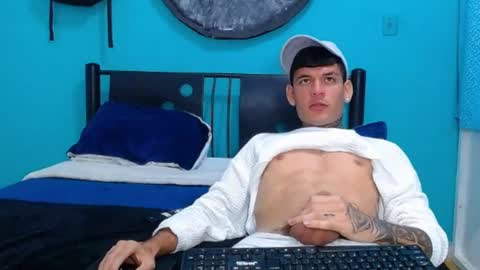 Snapshot of matthew_hawk19 chatting on 03-08-25, 04:01 matthew_hawk19 online show from 03-08-25, 04:01