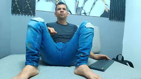 Snapshot of matthew_white2 chatting on 05-15-26, 07:32 Matthew online show from 05-15-26, 07:32