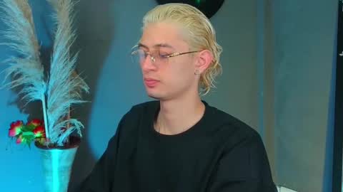 Snapshot of mattias_dantee chatting on 09-15-25, 01:16 mattias online show from 09-15-25, 01:16