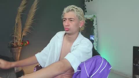 Snapshot of mattias_dantee chatting on 10-13-25, 05:07 mattias online show from 10-13-25, 05:07