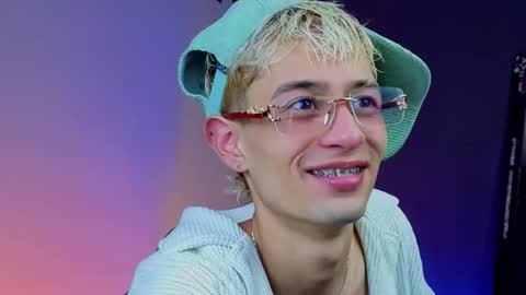 Snapshot of mattias_dantee chatting on 12-23-25, 04:43 mattias online show from 12-23-25, 04:43