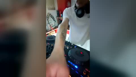 Snapshot of mattiatoyboyxx chatting on 06-15-26, 12:46 mattiatoyboyxx online show from 06-15-26, 12:46