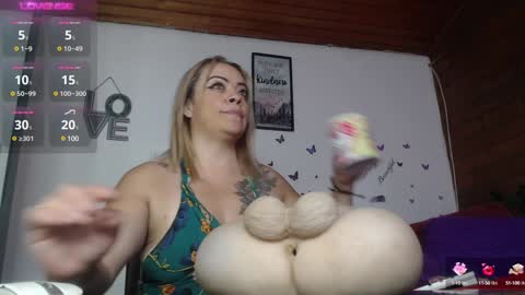Snapshot of mature_liaa chatting on 01-06-25, 08:50 Mature liaa online show from 01-06-25, 08:50