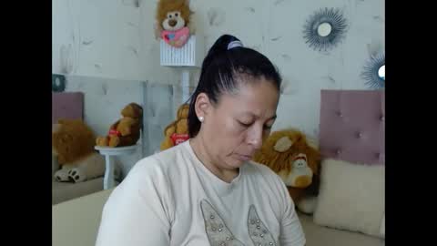 Snapshot of mature_martina_ chatting on 01-15-25, 11:30 Martina online show from 01-15-25, 11:30