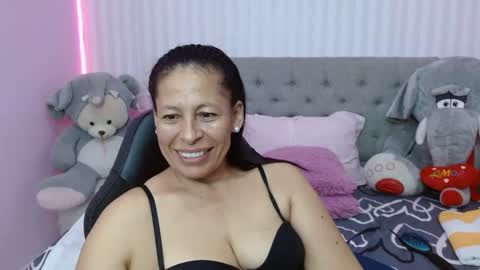 Snapshot of mature_martina_ chatting on 01-28-25, 02:21 Martina online show from 01-28-25, 02:21