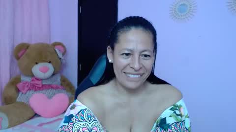 Snapshot of mature_martina_ chatting on 01-28-25, 10:23 Martina online show from 01-28-25, 10:23