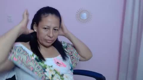 Snapshot of mature_martina_ chatting on 01-29-25, 08:08 Martina online show from 01-29-25, 08:08