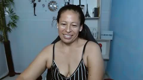Snapshot of mature_martina_ chatting on 03-04-25, 08:05 Martina online show from 03-04-25, 08:05