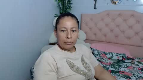 Snapshot of mature_martina_ chatting on 09-26-25, 11:31 Martina online show from 09-26-25, 11:31