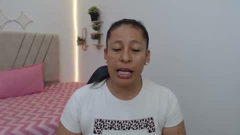 Snapshot of mature_martina_ chatting on 04-22-26, 08:21 Martina online show from 04-22-26, 08:21