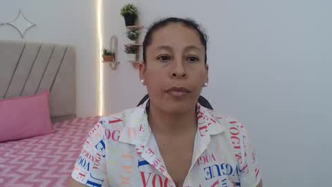 Snapshot of mature_martina_ chatting on 04-23-26, 08:22 Martina online show from 04-23-26, 08:22