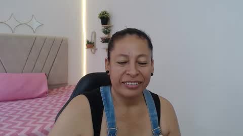 Snapshot of mature_martina_ chatting on 04-25-26, 08:39 Martina online show from 04-25-26, 08:39