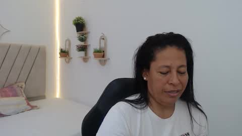 Snapshot of mature_martina_ chatting on 04-27-26, 08:29 Martina online show from 04-27-26, 08:29