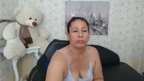 Snapshot of mature_martina_ chatting on 05-02-26, 09:36 Martina online show from 05-02-26, 09:36