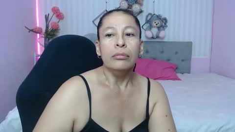 Snapshot of mature_martina_ chatting on 05-03-26, 11:05 Martina online show from 05-03-26, 11:05
