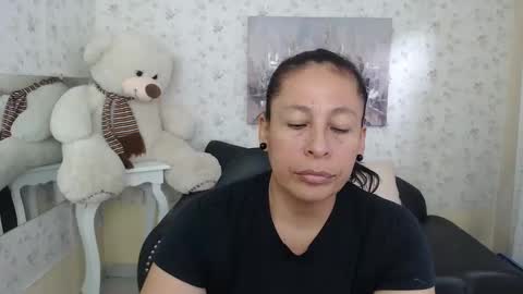 Snapshot of mature_martina_ chatting on 05-04-26, 09:00 Martina online show from 05-04-26, 09:00