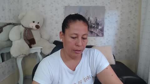 Snapshot of mature_martina_ chatting on 05-06-26, 08:25 Martina online show from 05-06-26, 08:25