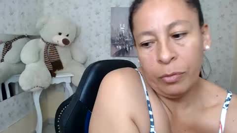 Snapshot of mature_martina_ chatting on 05-10-26, 11:15 Martina online show from 05-10-26, 11:15