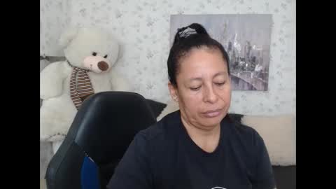 Snapshot of mature_martina_ chatting on 05-11-26, 09:45 Martina online show from 05-11-26, 09:45