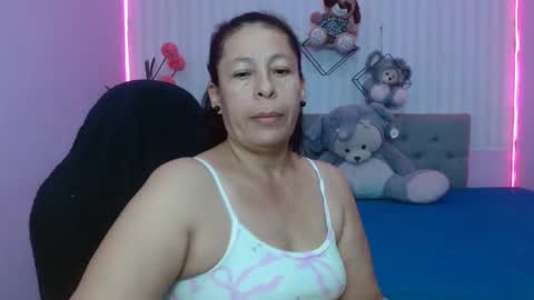 Snapshot of mature_martina_ chatting on 05-17-26, 11:06 Martina online show from 05-17-26, 11:06