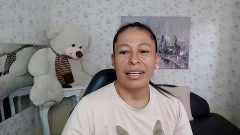 Snapshot of mature_martina_ chatting on 05-19-26, 09:54 Martina online show from 05-19-26, 09:54
