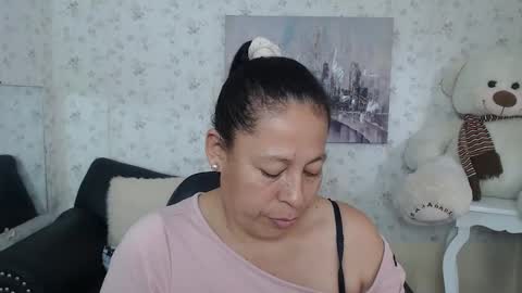 Snapshot of mature_martina_ chatting on 05-25-26, 08:48 Martina online show from 05-25-26, 08:48