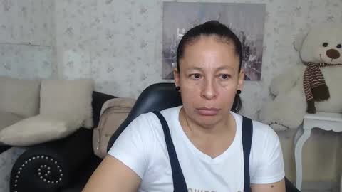 Snapshot of mature_martina_ chatting on 06-01-26, 10:00 Martina online show from 06-01-26, 10:00
