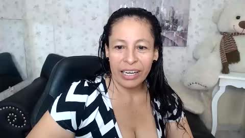 Snapshot of mature_martina_ chatting on 06-08-26, 09:04 Martina online show from 06-08-26, 09:04