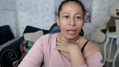 Snapshot of mature_martina_ chatting on 06-18-26, 10:03 Martina online show from 06-18-26, 10:03