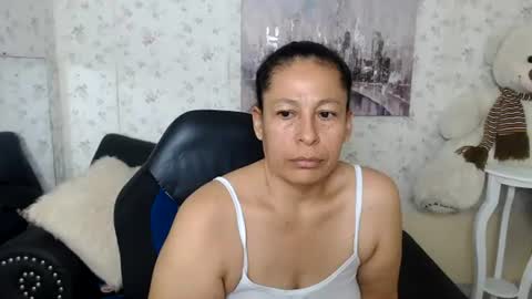 Snapshot of mature_martina_ chatting on 06-19-26, 10:08 Martina online show from 06-19-26, 10:08