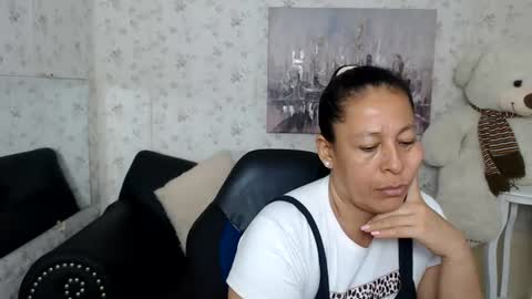 Snapshot of mature_martina_ chatting on 06-19-26, 10:35 Martina online show from 06-19-26, 10:35