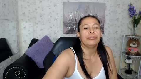 Snapshot of mature_martina_ chatting on 06-26-26, 12:15 Martina online show from 06-26-26, 12:15