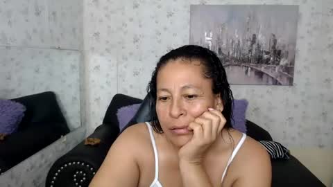 Snapshot of mature_martina_ chatting on 06-27-26, 01:21 Martina online show from 06-27-26, 01:21