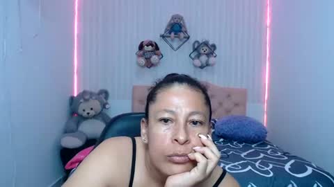 Snapshot of mature_martina_ chatting on 07-25-26, 11:57 Martina online show from 07-25-26, 11:57