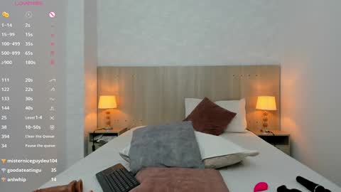 Snapshot of mature_vayolet chatting on 01-23-25, 10:54 Vayolet Castro online show from 01-23-25, 10:54