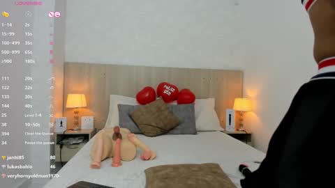 Snapshot of mature_vayolet chatting on 02-18-25, 01:43 Vayolet Castro online show from 02-18-25, 01:43