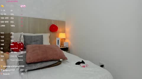 Snapshot of mature_vayolet chatting on 02-27-25, 01:27 Vayolet Castro online show from 02-27-25, 01:27