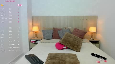 Snapshot of mature_vayolet chatting on 12-04-25, 11:30 Vayolet Castro online show from 12-04-25, 11:30