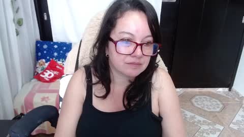 Snapshot of mature_wolf chatting on 12-15-24, 05:31 Sonia online show from 12-15-24, 05:31