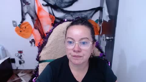 Snapshot of mature_wolf chatting on 10-30-25, 08:53 Sonia online show from 10-30-25, 08:53