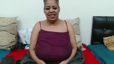 Snapshot of maturedbootyqueen chatting on 04-23-26, 12:29 QUEEN online show from 04-23-26, 12:29