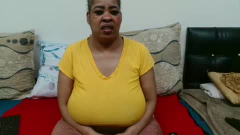 Snapshot of maturedbootyqueen chatting on 04-27-26, 10:08 QUEEN online show from 04-27-26, 10:08