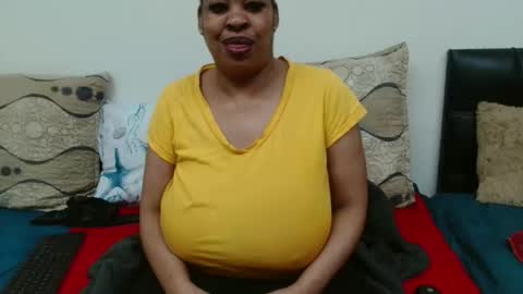 Snapshot of maturedbootyqueen chatting on 04-30-26, 09:59 QUEEN online show from 04-30-26, 09:59